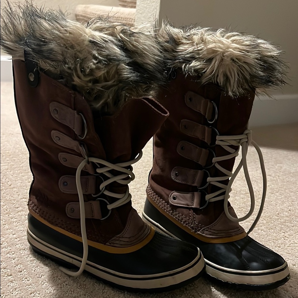 Women's Fur-Lined Winter Boots - Brown and Black